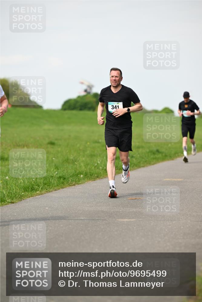 10.05.2026 - 8. Wedeler Halbmarathon Dr. Thomas Lammeyer http://msf.ph/oto/9695499 10.05.2026 11:21:29 Laufen 341 meine-sportfotos.de