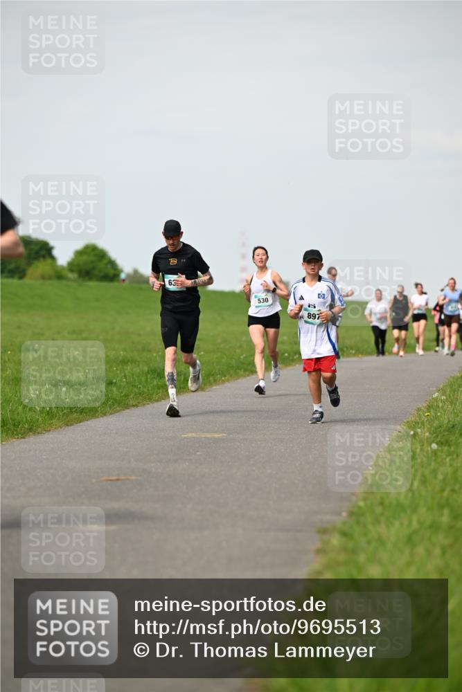 10.05.2026 - 8. Wedeler Halbmarathon Dr. Thomas Lammeyer http://msf.ph/oto/9695513 10.05.2026 11:21:31 Laufen 530, 897 meine-sportfotos.de