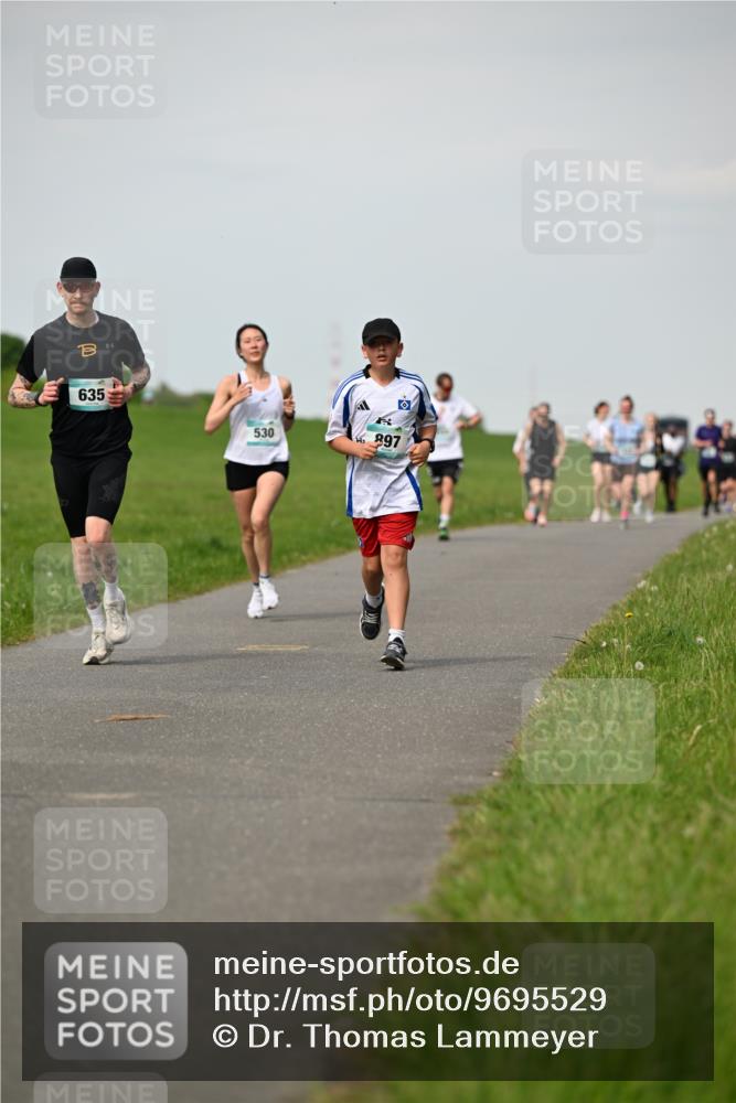 10.05.2026 - 8. Wedeler Halbmarathon Dr. Thomas Lammeyer http://msf.ph/oto/9695529 10.05.2026 11:21:33 Laufen 635, 530, 897 meine-sportfotos.de
