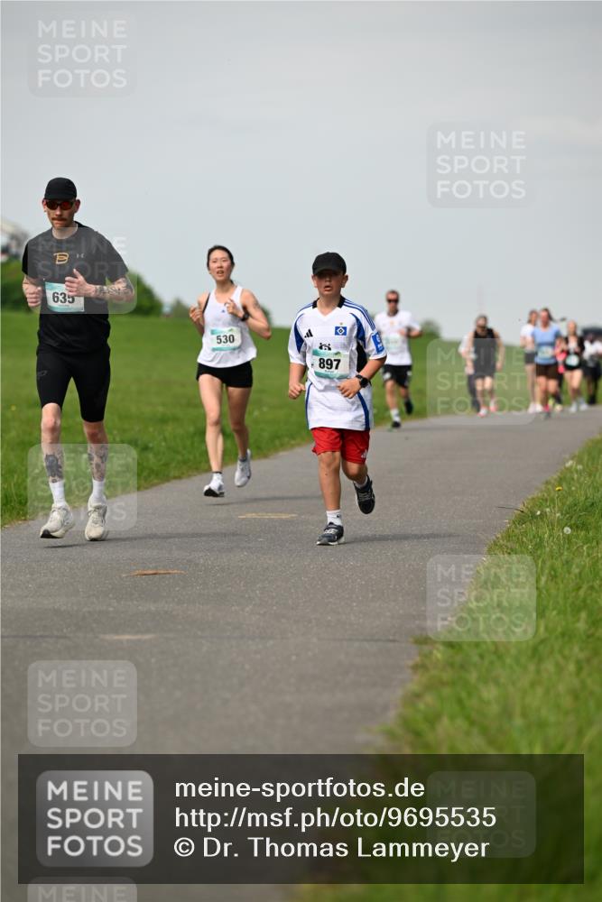 10.05.2026 - 8. Wedeler Halbmarathon Dr. Thomas Lammeyer http://msf.ph/oto/9695535 10.05.2026 11:21:33 Laufen 635, 530, 897 meine-sportfotos.de
