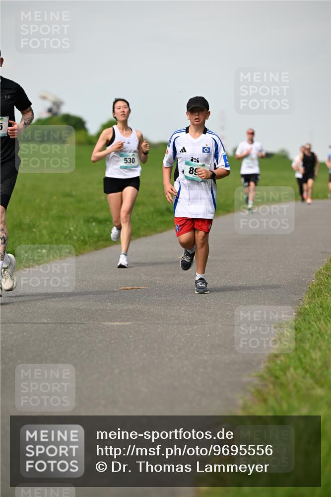 10.05.2026 - 8. Wedeler Halbmarathon Dr. Thomas Lammeyer http://msf.ph/oto/9695556 10.05.2026 11:21:34 Laufen 530 meine-sportfotos.de
