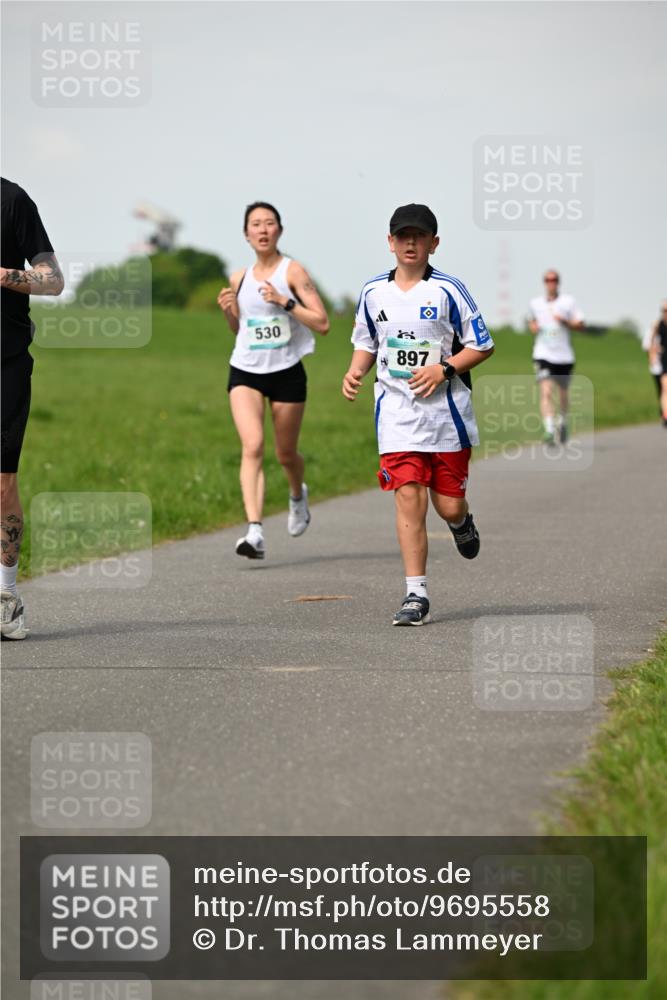 10.05.2026 - 8. Wedeler Halbmarathon Dr. Thomas Lammeyer http://msf.ph/oto/9695558 10.05.2026 11:21:34 Laufen 530, 897 meine-sportfotos.de