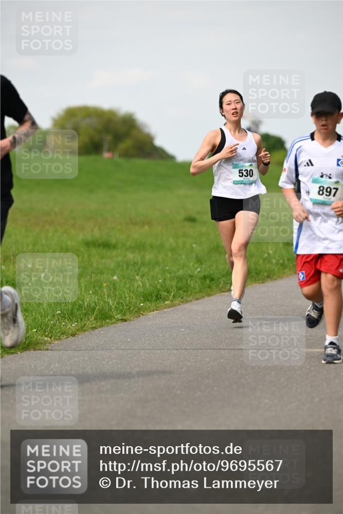 10.05.2026 - 8. Wedeler Halbmarathon Dr. Thomas Lammeyer http://msf.ph/oto/9695567 10.05.2026 11:21:35 Laufen 530, 897 meine-sportfotos.de
