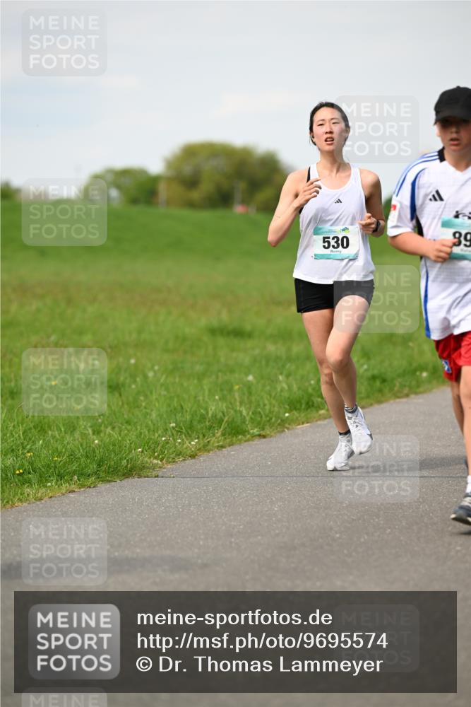 10.05.2026 - 8. Wedeler Halbmarathon Dr. Thomas Lammeyer http://msf.ph/oto/9695574 10.05.2026 11:21:36 Laufen 530 meine-sportfotos.de