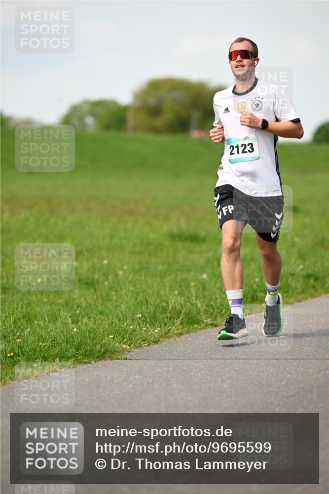 10.05.2026 - 8. Wedeler Halbmarathon Dr. Thomas Lammeyer http://msf.ph/oto/9695599 10.05.2026 11:21:42 Laufen 2123 meine-sportfotos.de