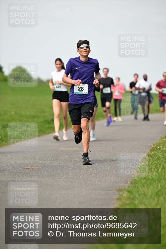 10.05.2026 - 8. Wedeler Halbmarathon Dr. Thomas Lammeyer http://msf.ph/oto/9695642 10.05.2026 11:21:47 Laufen 645 meine-sportfotos.de