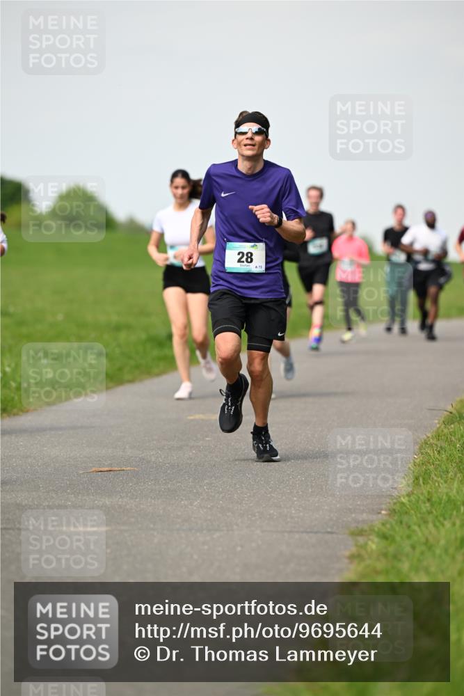 10.05.2026 - 8. Wedeler Halbmarathon Dr. Thomas Lammeyer http://msf.ph/oto/9695644 10.05.2026 11:21:47 Laufen  meine-sportfotos.de