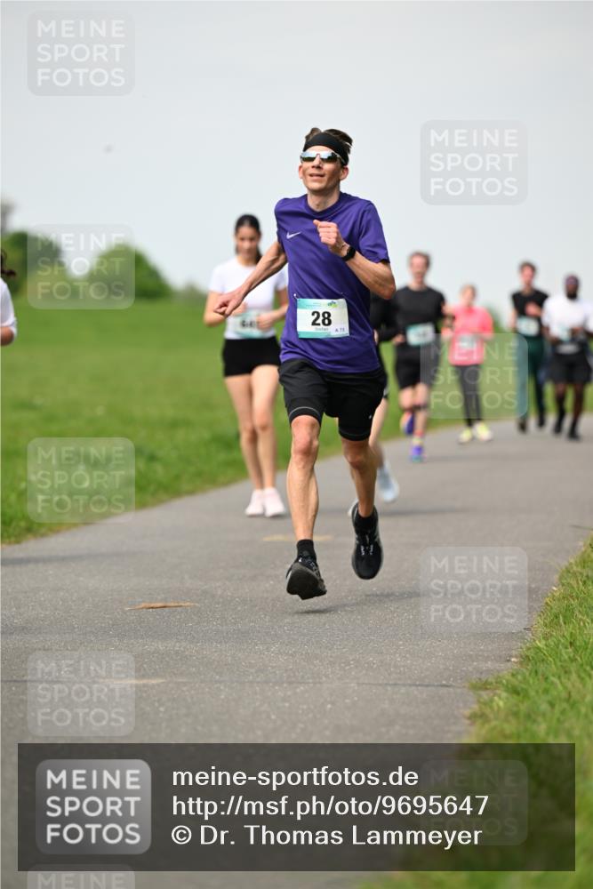 10.05.2026 - 8. Wedeler Halbmarathon Dr. Thomas Lammeyer http://msf.ph/oto/9695647 10.05.2026 11:21:47 Laufen  meine-sportfotos.de