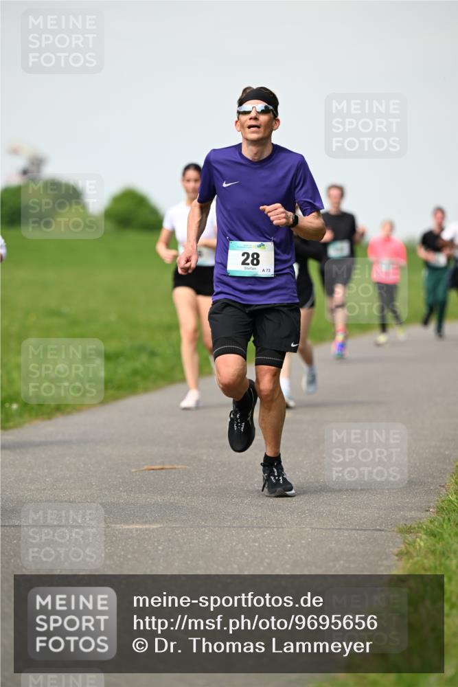10.05.2026 - 8. Wedeler Halbmarathon Dr. Thomas Lammeyer http://msf.ph/oto/9695656 10.05.2026 11:21:48 Laufen  meine-sportfotos.de