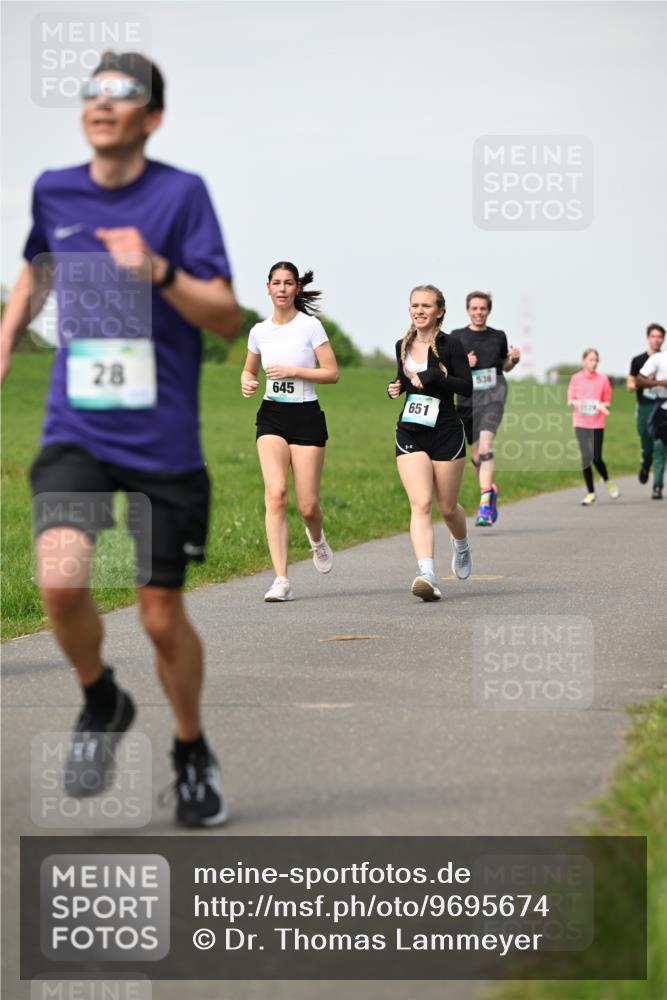 10.05.2026 - 8. Wedeler Halbmarathon Dr. Thomas Lammeyer http://msf.ph/oto/9695674 10.05.2026 11:21:49 Laufen 645, 651, 536 meine-sportfotos.de