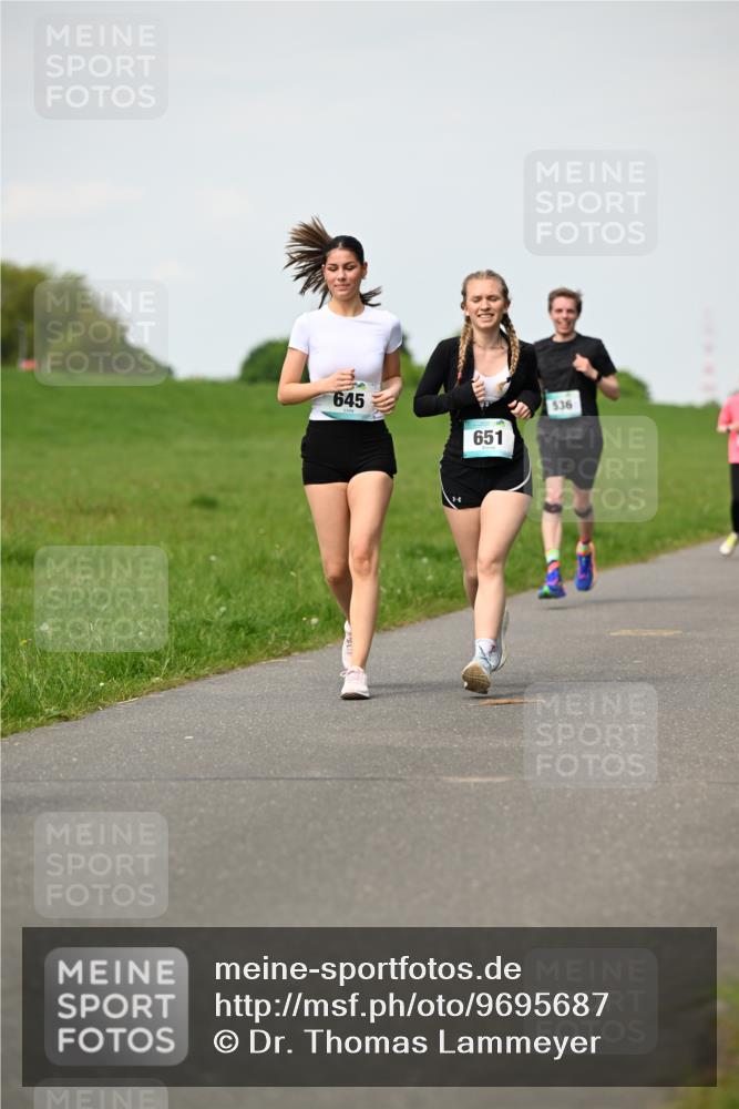 10.05.2026 - 8. Wedeler Halbmarathon Dr. Thomas Lammeyer http://msf.ph/oto/9695687 10.05.2026 11:21:50 Laufen 645, 651, 536 meine-sportfotos.de