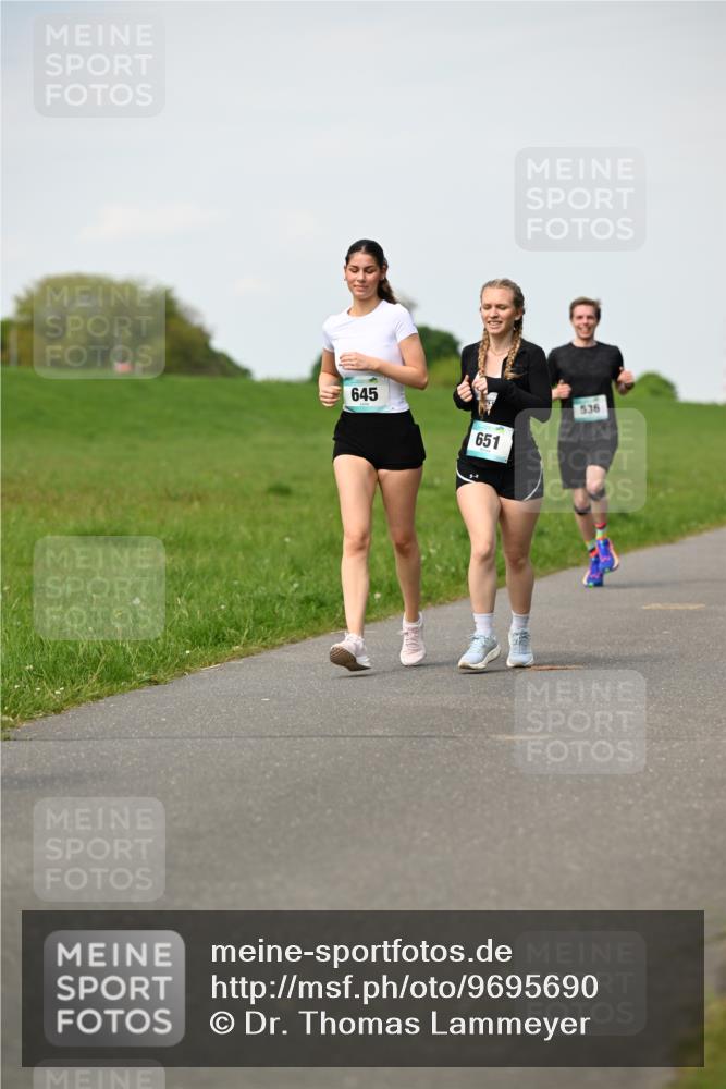 10.05.2026 - 8. Wedeler Halbmarathon Dr. Thomas Lammeyer http://msf.ph/oto/9695690 10.05.2026 11:21:50 Laufen 645, 651, 536 meine-sportfotos.de