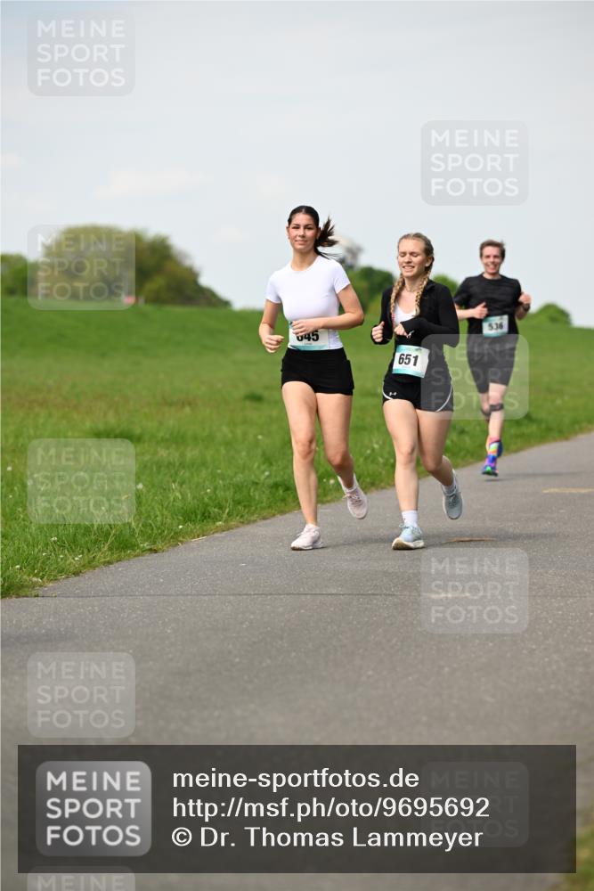 10.05.2026 - 8. Wedeler Halbmarathon Dr. Thomas Lammeyer http://msf.ph/oto/9695692 10.05.2026 11:21:50 Laufen 045, 651, 536 meine-sportfotos.de