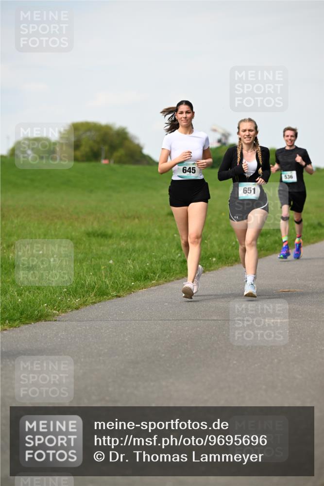 10.05.2026 - 8. Wedeler Halbmarathon Dr. Thomas Lammeyer http://msf.ph/oto/9695696 10.05.2026 11:21:51 Laufen 645, 651, 536 meine-sportfotos.de