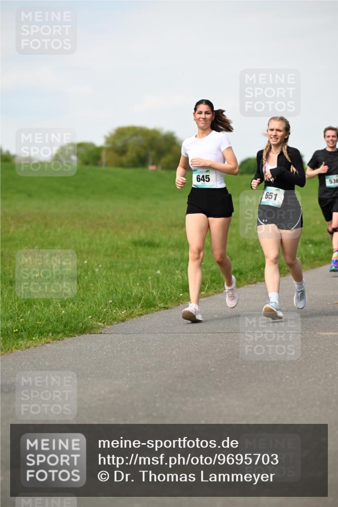 10.05.2026 - 8. Wedeler Halbmarathon Dr. Thomas Lammeyer http://msf.ph/oto/9695703 10.05.2026 11:21:51 Laufen 645, 651, 536 meine-sportfotos.de