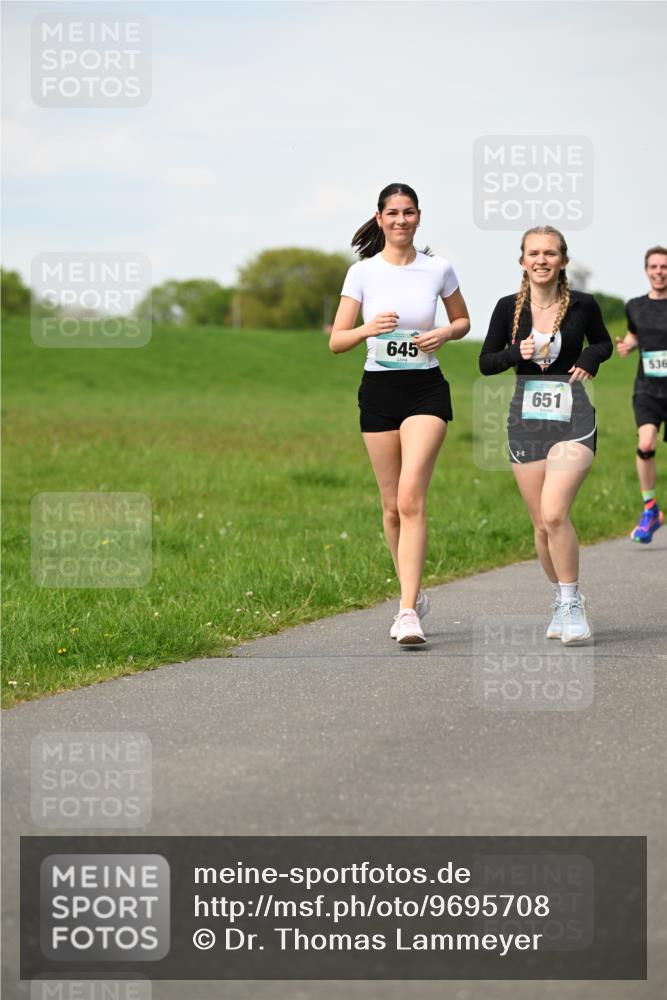 10.05.2026 - 8. Wedeler Halbmarathon Dr. Thomas Lammeyer http://msf.ph/oto/9695708 10.05.2026 11:21:51 Laufen 645, 651, 536 meine-sportfotos.de