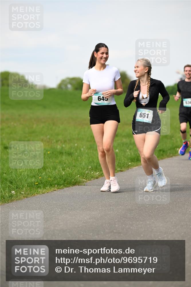 10.05.2026 - 8. Wedeler Halbmarathon Dr. Thomas Lammeyer http://msf.ph/oto/9695719 10.05.2026 11:21:52 Laufen 645, 651, 536 meine-sportfotos.de