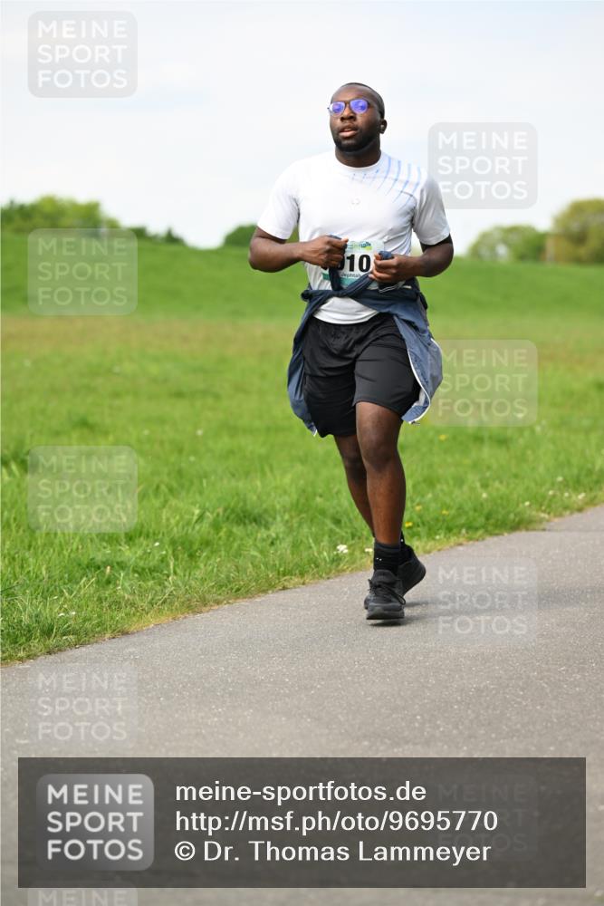 10.05.2026 - 8. Wedeler Halbmarathon Dr. Thomas Lammeyer http://msf.ph/oto/9695770 10.05.2026 11:21:58 Laufen  meine-sportfotos.de