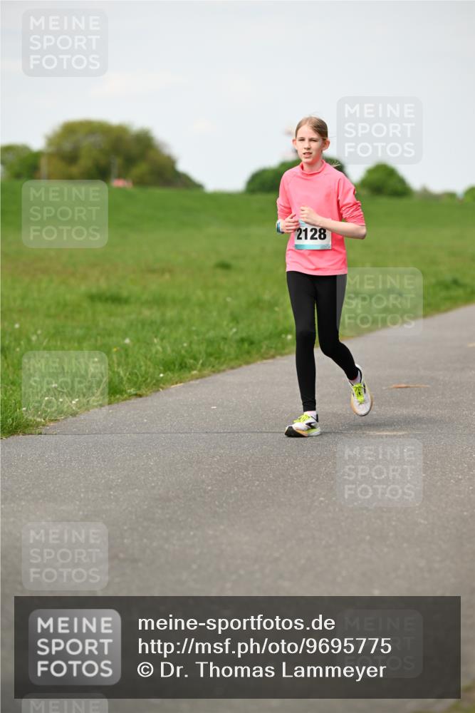 10.05.2026 - 8. Wedeler Halbmarathon Dr. Thomas Lammeyer http://msf.ph/oto/9695775 10.05.2026 11:22:00 Laufen 2128 meine-sportfotos.de