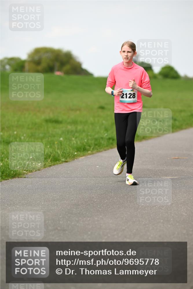 10.05.2026 - 8. Wedeler Halbmarathon Dr. Thomas Lammeyer http://msf.ph/oto/9695778 10.05.2026 11:22:00 Laufen 2128 meine-sportfotos.de