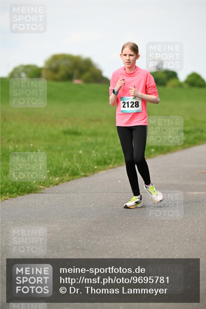 10.05.2026 - 8. Wedeler Halbmarathon Dr. Thomas Lammeyer http://msf.ph/oto/9695781 10.05.2026 11:22:01 Laufen 2128 meine-sportfotos.de