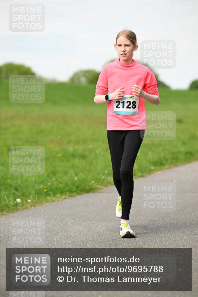 10.05.2026 - 8. Wedeler Halbmarathon Dr. Thomas Lammeyer http://msf.ph/oto/9695788 10.05.2026 11:22:02 Laufen 2128 meine-sportfotos.de