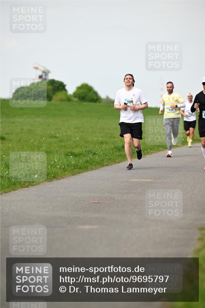 10.05.2026 - 8. Wedeler Halbmarathon Dr. Thomas Lammeyer http://msf.ph/oto/9695797 10.05.2026 11:22:06 Laufen 706, 131 meine-sportfotos.de