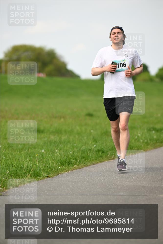 10.05.2026 - 8. Wedeler Halbmarathon Dr. Thomas Lammeyer http://msf.ph/oto/9695814 10.05.2026 11:22:09 Laufen 706 meine-sportfotos.de