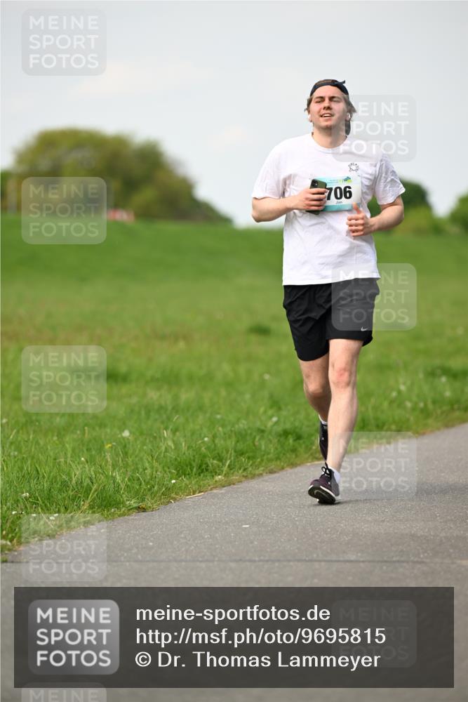 10.05.2026 - 8. Wedeler Halbmarathon Dr. Thomas Lammeyer http://msf.ph/oto/9695815 10.05.2026 11:22:10 Laufen 706 meine-sportfotos.de