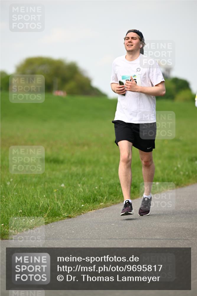10.05.2026 - 8. Wedeler Halbmarathon Dr. Thomas Lammeyer http://msf.ph/oto/9695817 10.05.2026 11:22:10 Laufen  meine-sportfotos.de