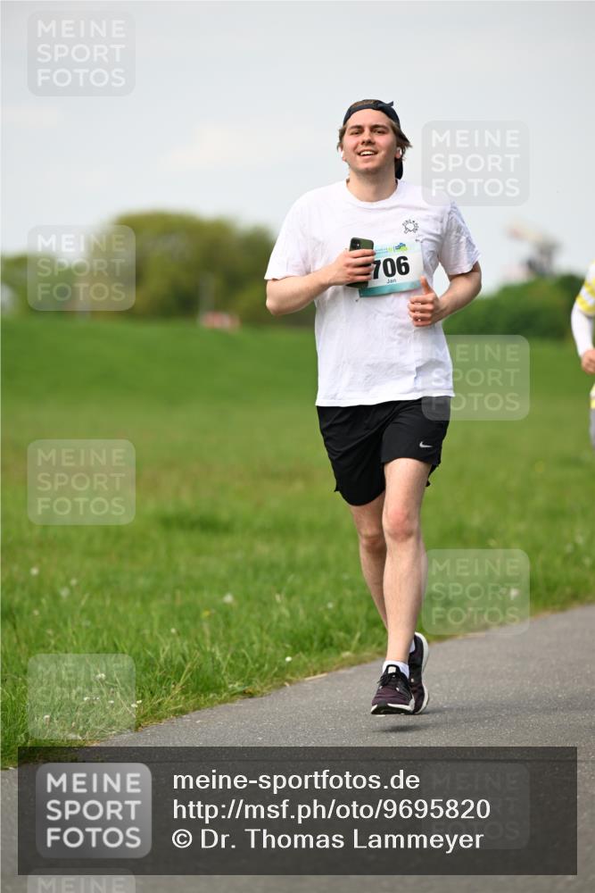 10.05.2026 - 8. Wedeler Halbmarathon Dr. Thomas Lammeyer http://msf.ph/oto/9695820 10.05.2026 11:22:10 Laufen 706 meine-sportfotos.de