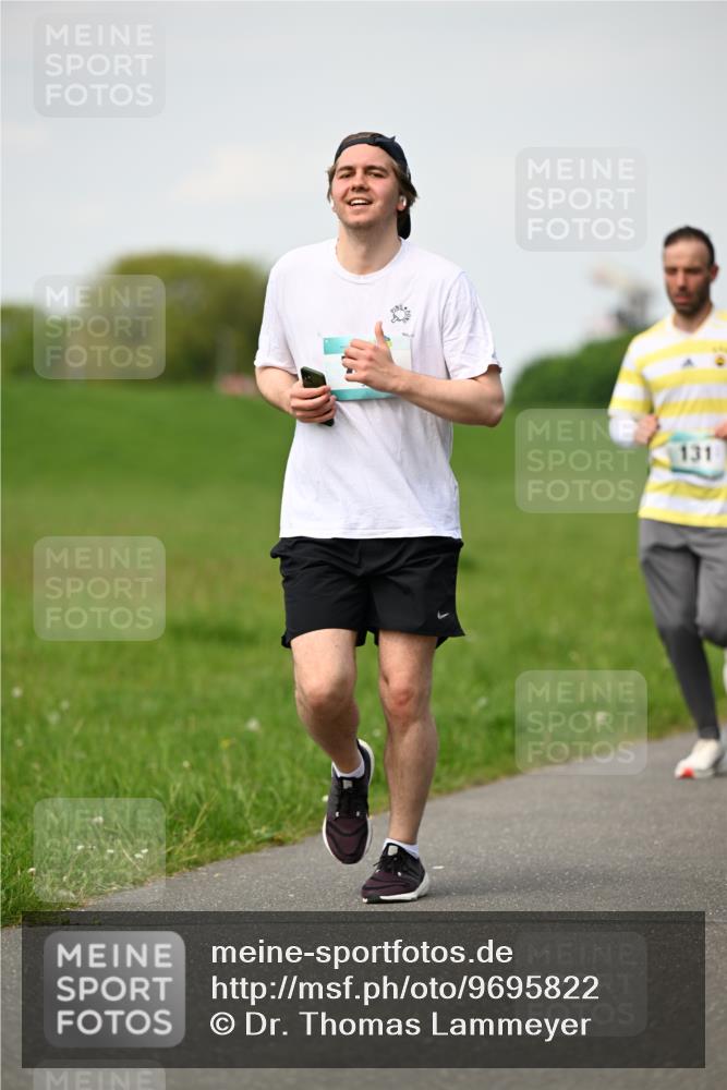 10.05.2026 - 8. Wedeler Halbmarathon Dr. Thomas Lammeyer http://msf.ph/oto/9695822 10.05.2026 11:22:11 Laufen 131 meine-sportfotos.de