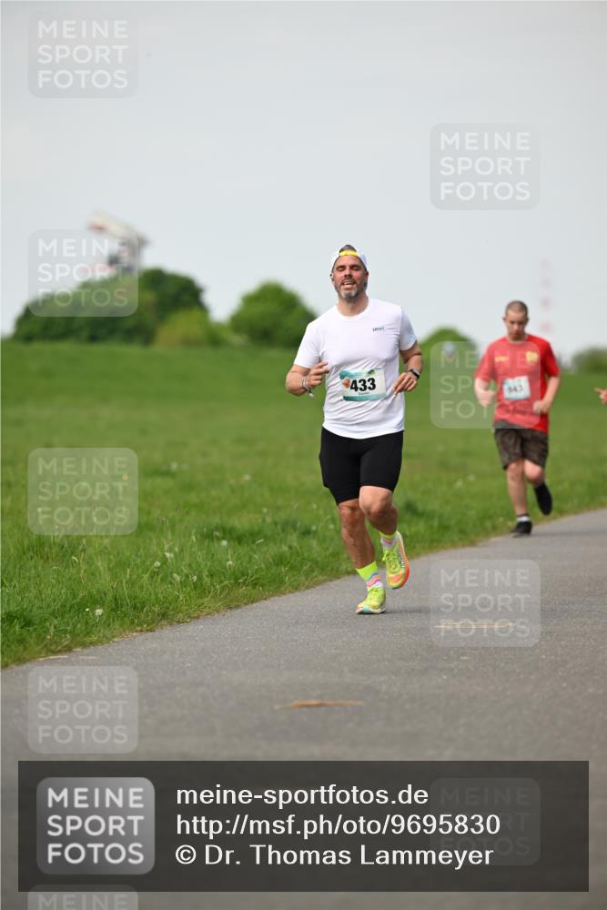 10.05.2026 - 8. Wedeler Halbmarathon Dr. Thomas Lammeyer http://msf.ph/oto/9695830 10.05.2026 11:22:12 Laufen 433 meine-sportfotos.de