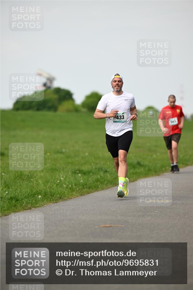 10.05.2026 - 8. Wedeler Halbmarathon Dr. Thomas Lammeyer http://msf.ph/oto/9695831 10.05.2026 11:22:13 Laufen 433, 843 meine-sportfotos.de