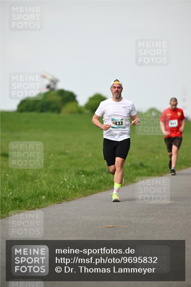 10.05.2026 - 8. Wedeler Halbmarathon Dr. Thomas Lammeyer http://msf.ph/oto/9695832 10.05.2026 11:22:13 Laufen 433 meine-sportfotos.de