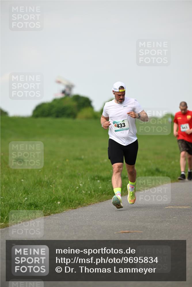 10.05.2026 - 8. Wedeler Halbmarathon Dr. Thomas Lammeyer http://msf.ph/oto/9695834 10.05.2026 11:22:13 Laufen 433, 843 meine-sportfotos.de