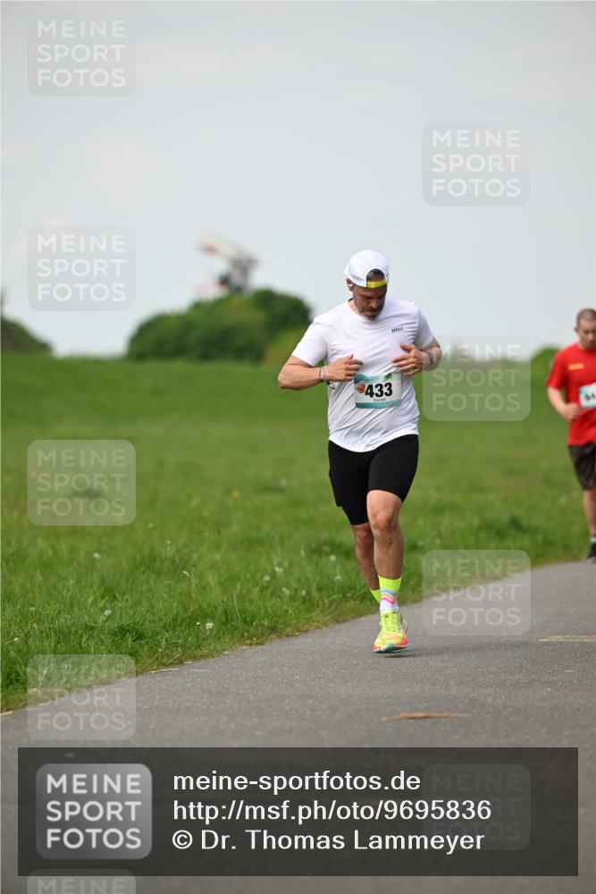 10.05.2026 - 8. Wedeler Halbmarathon Dr. Thomas Lammeyer http://msf.ph/oto/9695836 10.05.2026 11:22:13 Laufen 433 meine-sportfotos.de