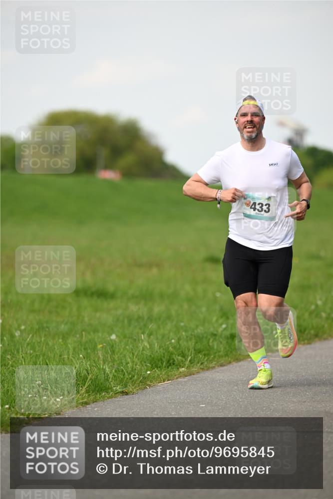 10.05.2026 - 8. Wedeler Halbmarathon Dr. Thomas Lammeyer http://msf.ph/oto/9695845 10.05.2026 11:22:15 Laufen 433 meine-sportfotos.de