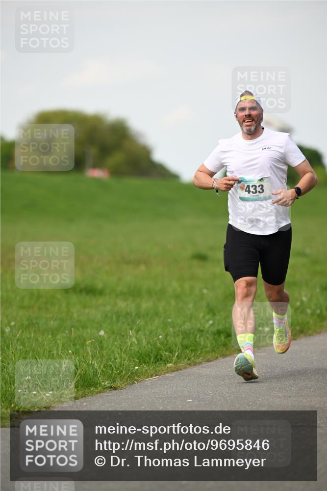 10.05.2026 - 8. Wedeler Halbmarathon Dr. Thomas Lammeyer http://msf.ph/oto/9695846 10.05.2026 11:22:14 Laufen 433 meine-sportfotos.de