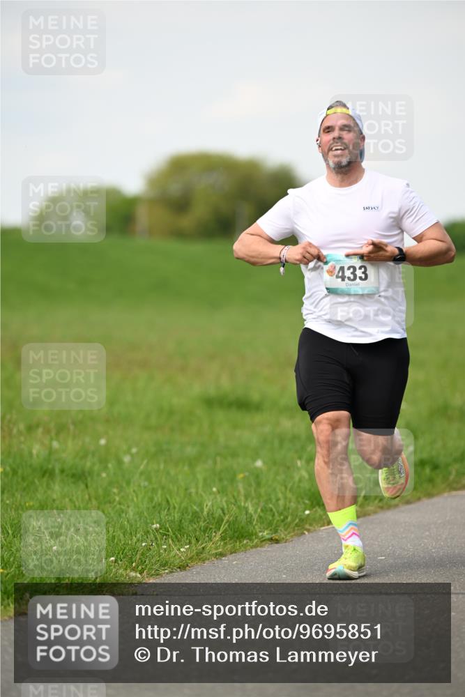 10.05.2026 - 8. Wedeler Halbmarathon Dr. Thomas Lammeyer http://msf.ph/oto/9695851 10.05.2026 11:22:15 Laufen 433 meine-sportfotos.de