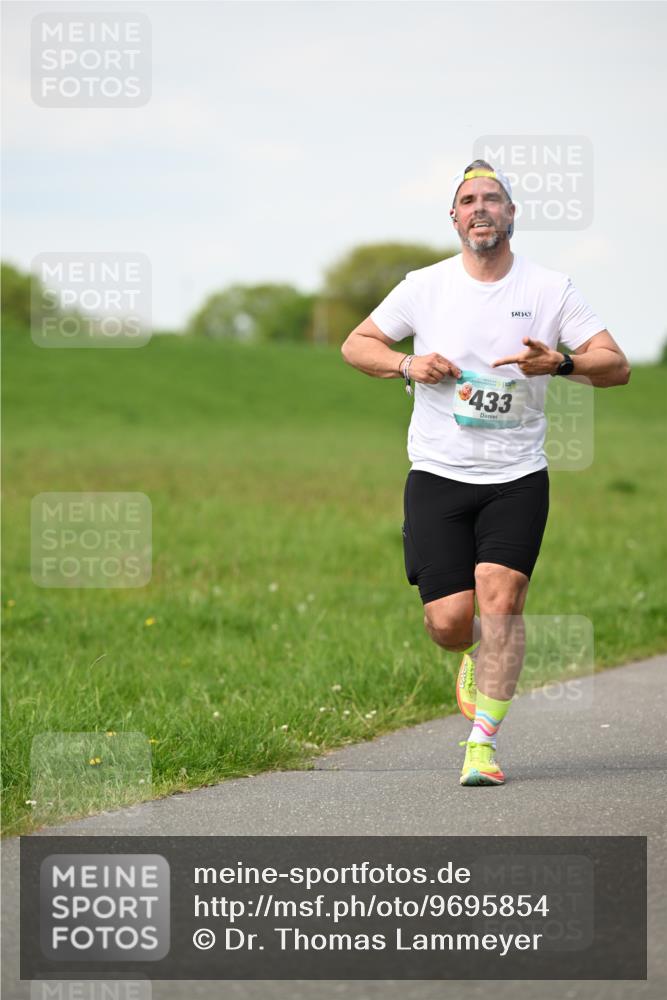 10.05.2026 - 8. Wedeler Halbmarathon Dr. Thomas Lammeyer http://msf.ph/oto/9695854 10.05.2026 11:22:16 Laufen 433 meine-sportfotos.de