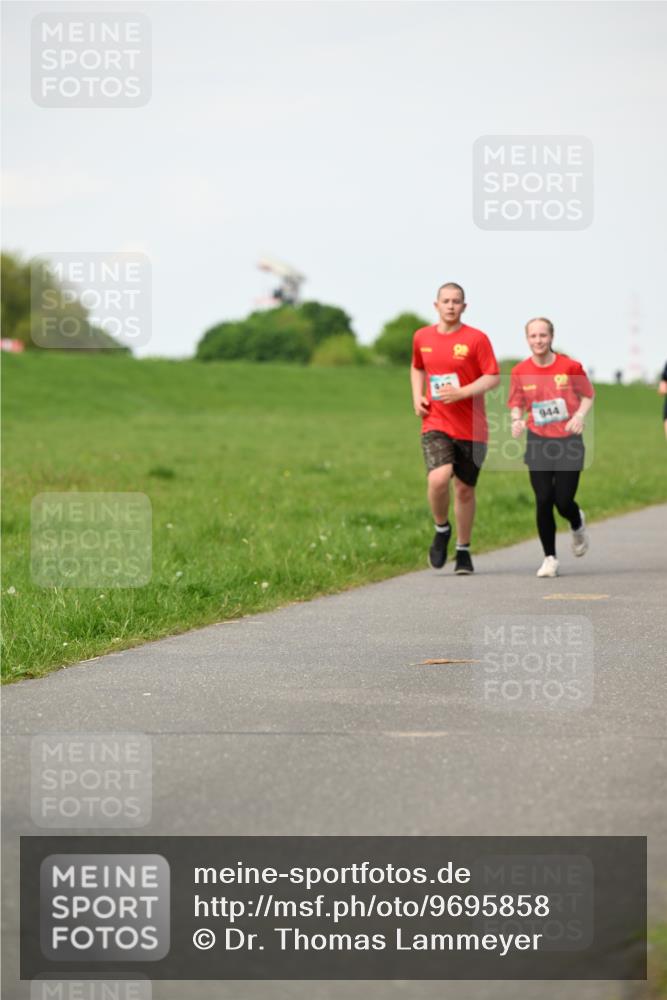 10.05.2026 - 8. Wedeler Halbmarathon Dr. Thomas Lammeyer http://msf.ph/oto/9695858 10.05.2026 11:22:17 Laufen 944 meine-sportfotos.de