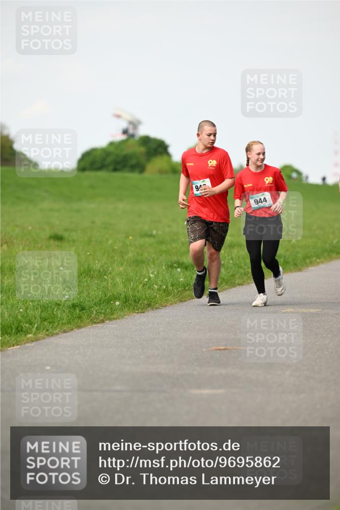 10.05.2026 - 8. Wedeler Halbmarathon Dr. Thomas Lammeyer http://msf.ph/oto/9695862 10.05.2026 11:22:17 Laufen 944 meine-sportfotos.de