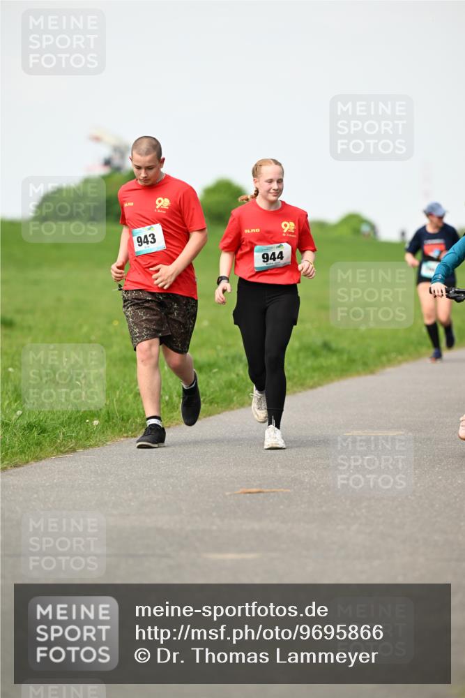 10.05.2026 - 8. Wedeler Halbmarathon Dr. Thomas Lammeyer http://msf.ph/oto/9695866 10.05.2026 11:22:18 Laufen 943, 944 meine-sportfotos.de