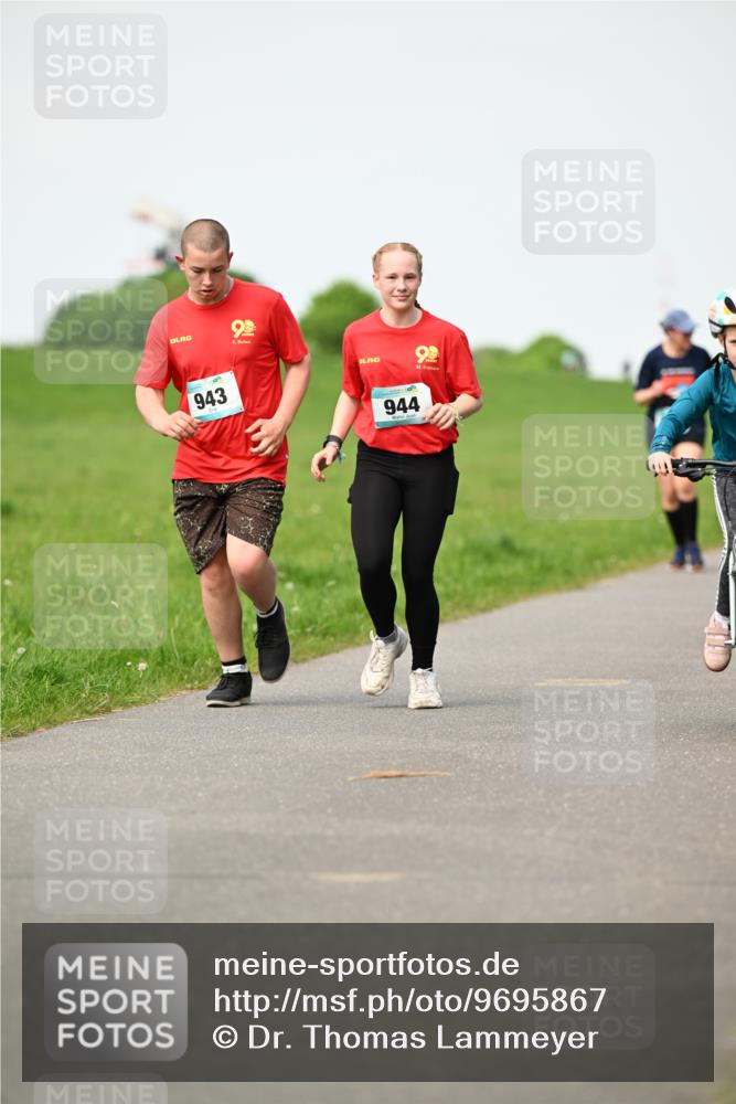 10.05.2026 - 8. Wedeler Halbmarathon Dr. Thomas Lammeyer http://msf.ph/oto/9695867 10.05.2026 11:22:19 Laufen 943, 944 meine-sportfotos.de
