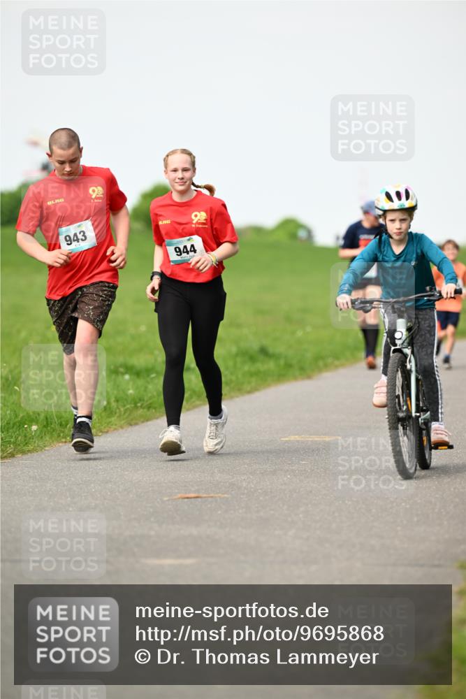 10.05.2026 - 8. Wedeler Halbmarathon Dr. Thomas Lammeyer http://msf.ph/oto/9695868 10.05.2026 11:22:19 Laufen 943, 944 meine-sportfotos.de