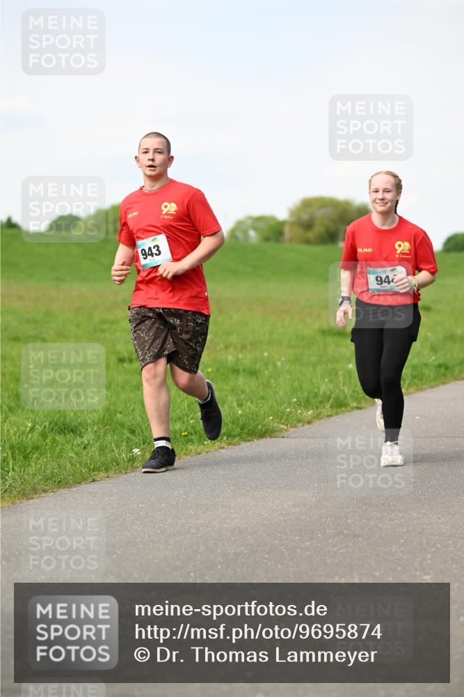 10.05.2026 - 8. Wedeler Halbmarathon Dr. Thomas Lammeyer http://msf.ph/oto/9695874 10.05.2026 11:22:22 Laufen 943, 942 meine-sportfotos.de