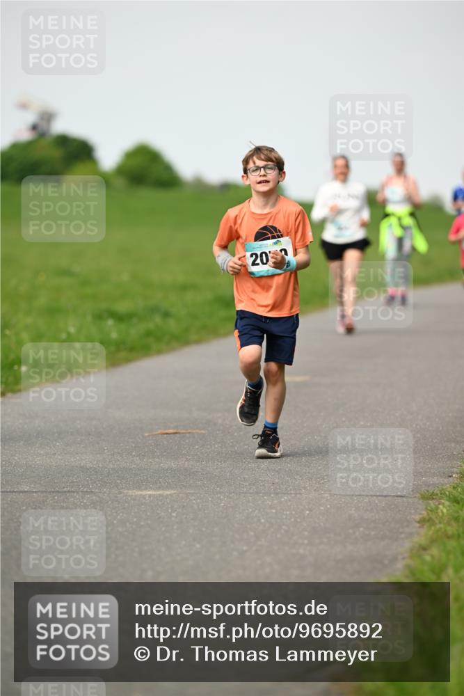 10.05.2026 - 8. Wedeler Halbmarathon Dr. Thomas Lammeyer http://msf.ph/oto/9695892 10.05.2026 11:22:27 Laufen  meine-sportfotos.de