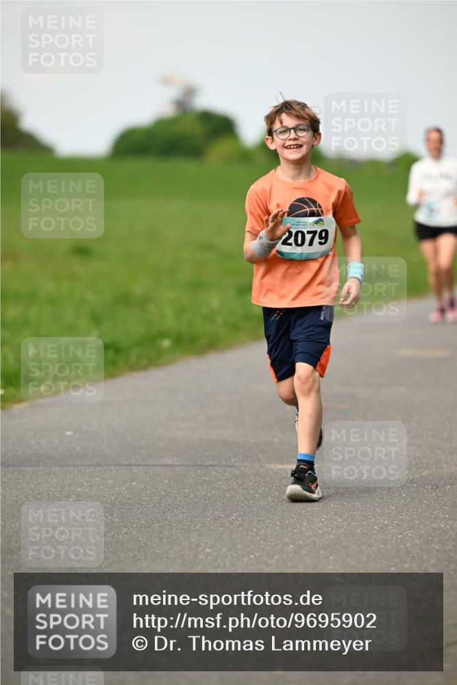 10.05.2026 - 8. Wedeler Halbmarathon Dr. Thomas Lammeyer http://msf.ph/oto/9695902 10.05.2026 11:22:29 Laufen 2079 meine-sportfotos.de