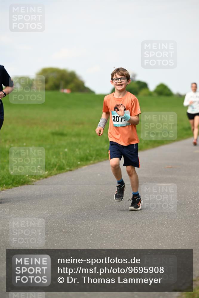 10.05.2026 - 8. Wedeler Halbmarathon Dr. Thomas Lammeyer http://msf.ph/oto/9695908 10.05.2026 11:22:29 Laufen 207 meine-sportfotos.de